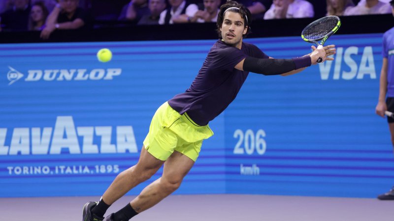 Alcaraz confidently reaches the semi-finals of the Erste Bank Open