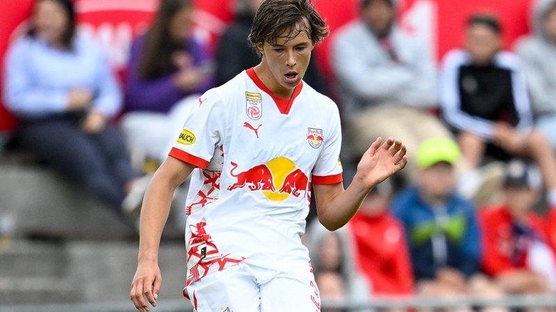 Coach's Praise! Salzburg Youngster Stays with Senior Squad